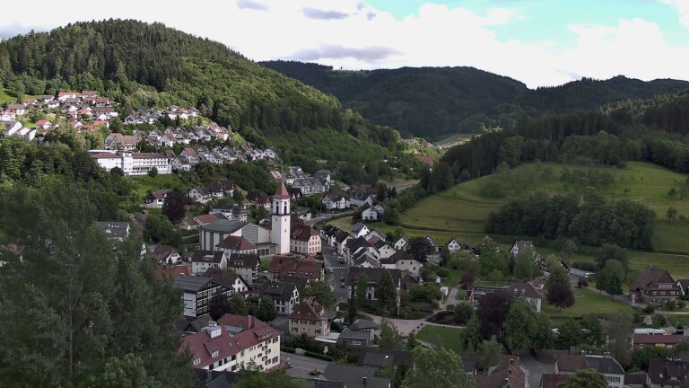 Dieses Bild zeigt eine Webcam-Aufnahme von Ottenhöfen, aufgenommen am Mittwoch, den 03.06.2026 um 18:10 Uhr