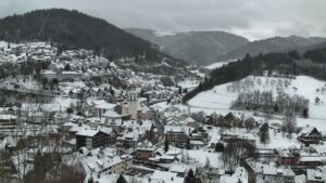 Dieses Bild zeigt eine Webcam-Aufnahme von Ottenhöfen, aufgenommen am Donnerstag, den 08.01.2026 um 08:20 Uhr