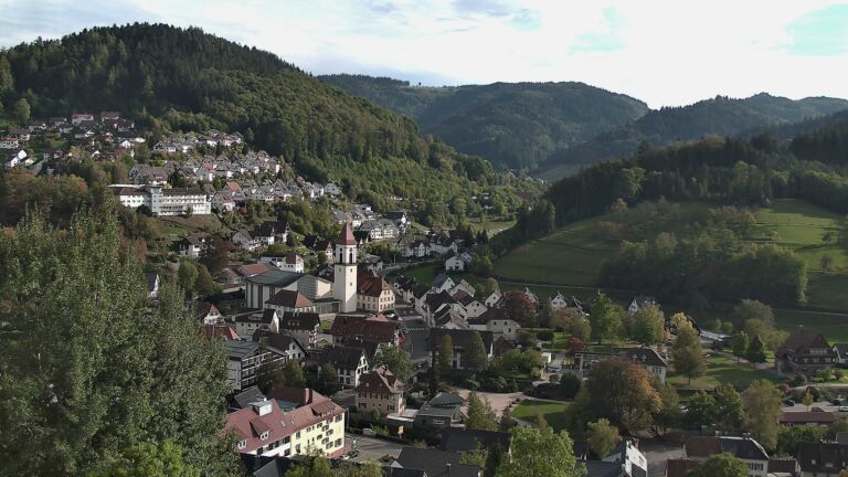 Dieses Bild zeigt eine Webcam-Aufnahme von Ottenhöfen, aufgenommen am Freitag, den 16.10.2026 um 16:10 Uhr