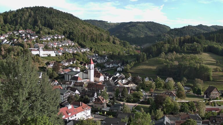 Dieses Bild zeigt eine Webcam-Aufnahme von Ottenhöfen, aufgenommen am Montag, den 07.09.2026 um 18:30 Uhr