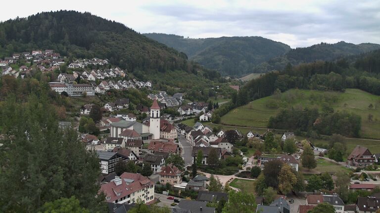 Dieses Bild zeigt eine Webcam-Aufnahme von Ottenhöfen, aufgenommen am Sonntag, den 04.10.2026 um 16:00 Uhr