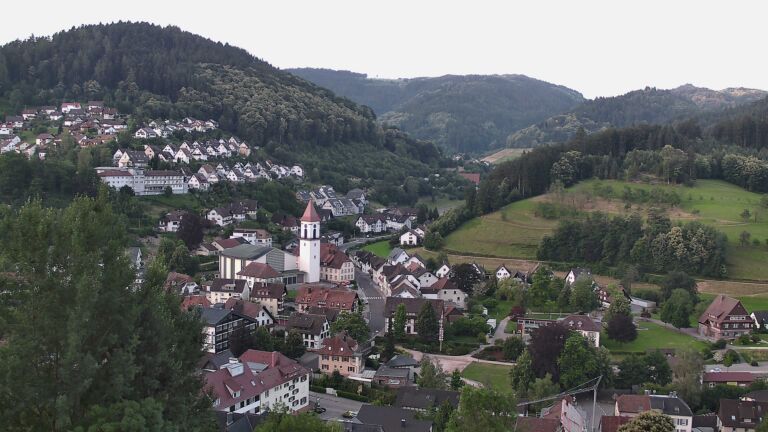 Dieses Bild zeigt eine Webcam-Aufnahme von Ottenhöfen, aufgenommen am Dienstag, den 23.06.2026 um 06:00 Uhr