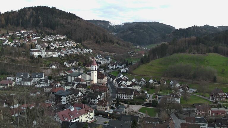 Dieses Bild zeigt eine Webcam-Aufnahme von Ottenhöfen, aufgenommen am Freitag, den 27.03.2026 um 18:50 Uhr