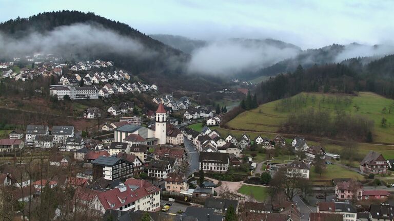 Dieses Bild zeigt eine Webcam-Aufnahme von Ottenhöfen, aufgenommen am Dienstag, den 24.02.2026 um 17:00 Uhr