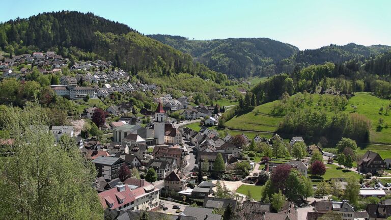 Dieses Bild zeigt eine Webcam-Aufnahme von Ottenhöfen, aufgenommen am Samstag, den 25.04.2026 um 14:20 Uhr