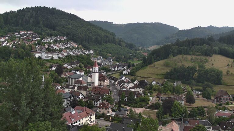 Dieses Bild zeigt eine Webcam-Aufnahme von Ottenhöfen, aufgenommen am Samstag, den 18.07.2026 um 15:10 Uhr