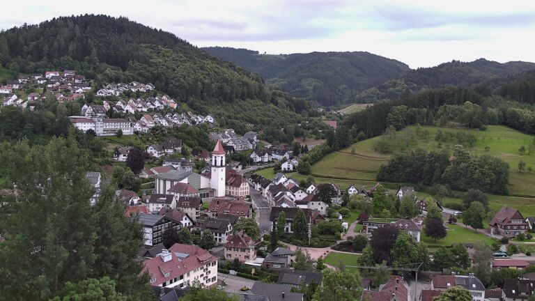 Dieses Bild zeigt eine Webcam-Aufnahme von Ottenhöfen, aufgenommen am Samstag, den 13.06.2026 um 06:40 Uhr