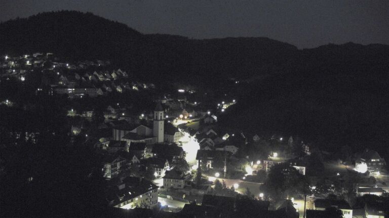 Dieses Bild zeigt eine Webcam-Aufnahme von Ottenhöfen, aufgenommen am Freitag, den 26.06.2026 um 04:00 Uhr