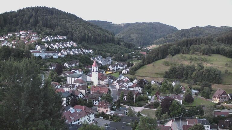 Dieses Bild zeigt eine Webcam-Aufnahme von Ottenhöfen, aufgenommen am Samstag, den 04.07.2026 um 05:00 Uhr