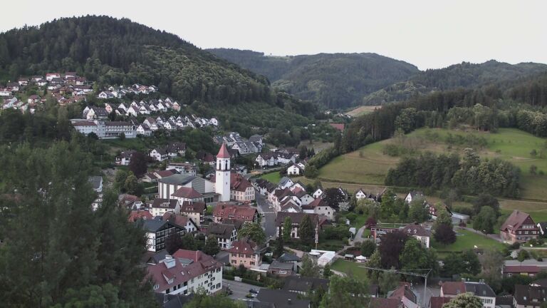 Dieses Bild zeigt eine Webcam-Aufnahme von Ottenhöfen, aufgenommen am Donnerstag, den 18.06.2026 um 05:00 Uhr