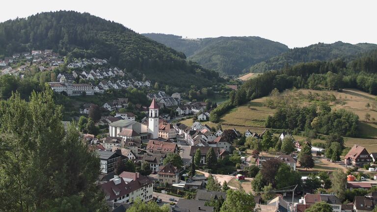 Dieses Bild zeigt eine Webcam-Aufnahme von Ottenhöfen, aufgenommen am Sonntag, den 26.07.2026 um 09:10 Uhr