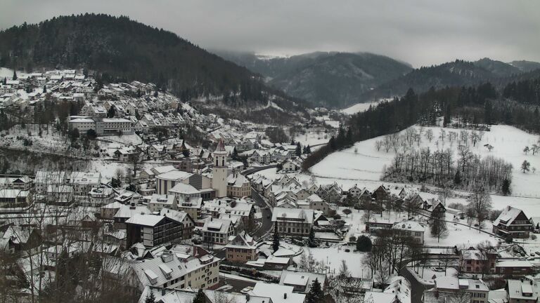 Dieses Bild zeigt eine Webcam-Aufnahme von Ottenhöfen, aufgenommen am Dienstag, den 06.01.2026 um 15:00 Uhr