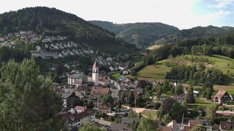 Dieses Bild zeigt eine Webcam-Aufnahme von Ottenhöfen, aufgenommen am Sonntag, den 28.06.2026 um 08:50 Uhr