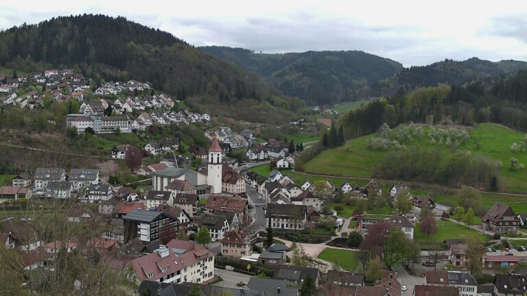 Dieses Bild zeigt eine Webcam-Aufnahme von Ottenhöfen, aufgenommen am Mittwoch, den 15.04.2026 um 12:30 Uhr