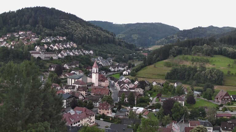 Dieses Bild zeigt eine Webcam-Aufnahme von Ottenhöfen, aufgenommen am Sonntag, den 21.06.2026 um 05:30 Uhr