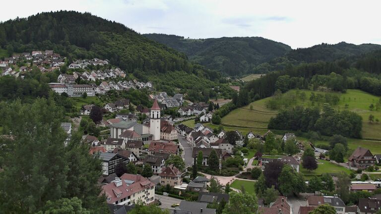 Dieses Bild zeigt eine Webcam-Aufnahme von Ottenhöfen, aufgenommen am Montag, den 08.06.2026 um 13:40 Uhr