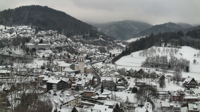 Dieses Bild zeigt eine Webcam-Aufnahme von Ottenhöfen, aufgenommen am Dienstag, den 06.01.2026 um 09:50 Uhr