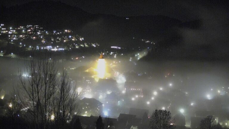 Dieses Bild zeigt eine Webcam-Aufnahme von Ottenhöfen, aufgenommen am Montag, den 15.12.2025 um 18:20 Uhr