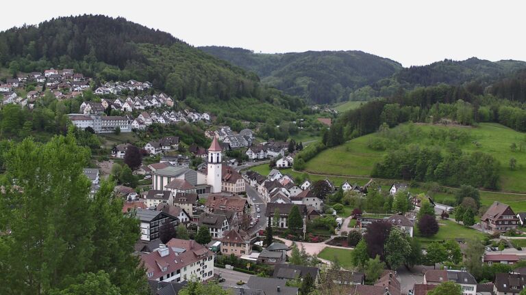 Dieses Bild zeigt eine Webcam-Aufnahme von Ottenhöfen, aufgenommen am Montag, den 04.05.2026 um 07:50 Uhr