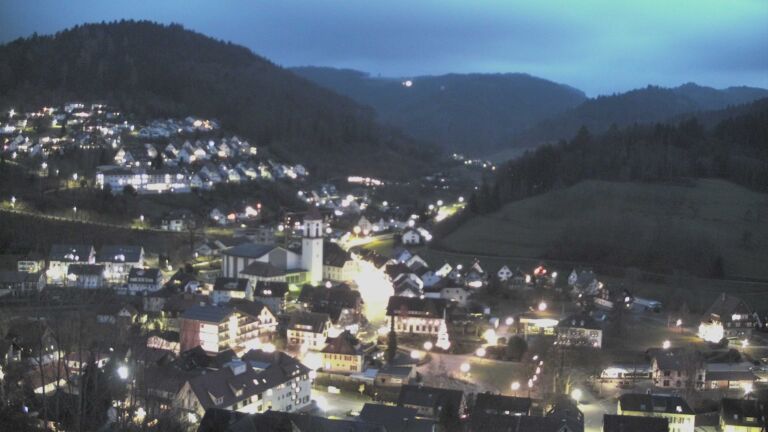 Dieses Bild zeigt eine Webcam-Aufnahme von Ottenhöfen, aufgenommen am Dienstag, den 23.12.2025 um 17:10 Uhr