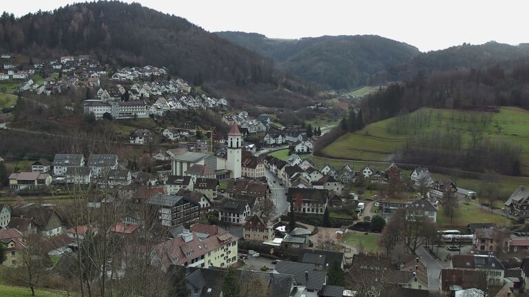 Dieses Bild zeigt eine Webcam-Aufnahme von Ottenhöfen, aufgenommen am Mittwoch, den 17.12.2025 um 13:10 Uhr