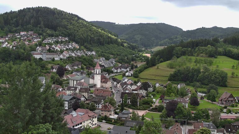 Dieses Bild zeigt eine Webcam-Aufnahme von Ottenhöfen, aufgenommen am Samstag, den 13.06.2026 um 08:50 Uhr