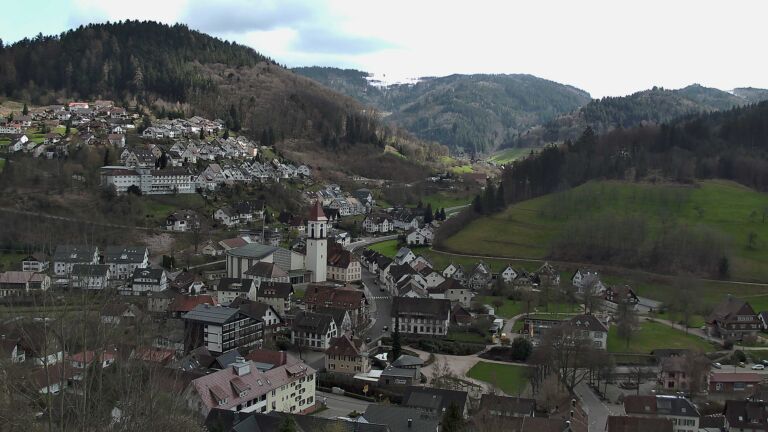 Dieses Bild zeigt eine Webcam-Aufnahme von Ottenhöfen, aufgenommen am Mittwoch, den 01.04.2026 um 15:30 Uhr