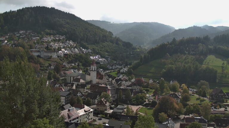 Dieses Bild zeigt eine Webcam-Aufnahme von Ottenhöfen, aufgenommen am Montag, den 19.10.2026 um 14:00 Uhr