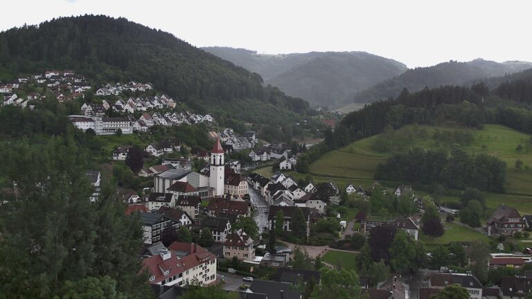 Dieses Bild zeigt eine Webcam-Aufnahme von Ottenhöfen, aufgenommen am Freitag, den 05.06.2026 um 13:40 Uhr