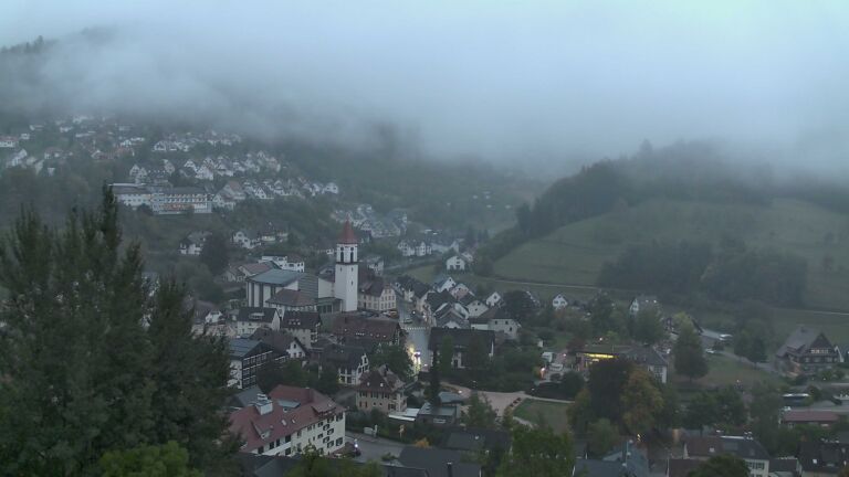 Dieses Bild zeigt eine Webcam-Aufnahme von Ottenhöfen, aufgenommen am Donnerstag, den 01.10.2026 um 19:00 Uhr