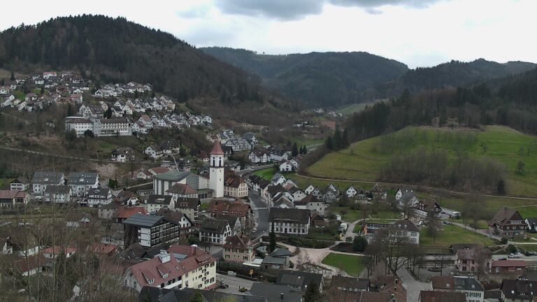 Dieses Bild zeigt eine Webcam-Aufnahme von Ottenhöfen, aufgenommen am Dienstag, den 10.03.2026 um 16:00 Uhr