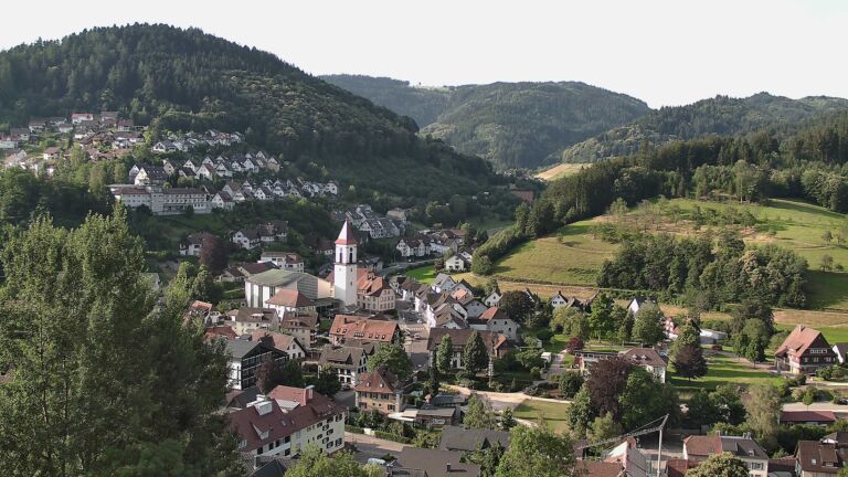Dieses Bild zeigt eine Webcam-Aufnahme von Ottenhöfen, aufgenommen am Samstag, den 27.06.2026 um 08:00 Uhr