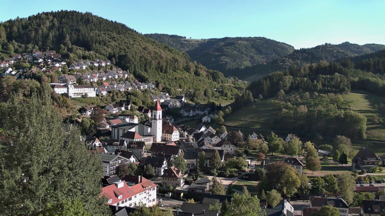 Dieses Bild zeigt eine Webcam-Aufnahme von Ottenhöfen, aufgenommen am Freitag, den 25.09.2026 um 17:30 Uhr