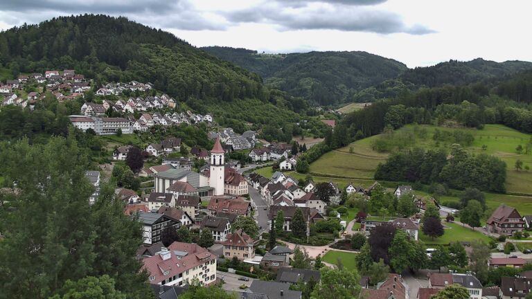 Dieses Bild zeigt eine Webcam-Aufnahme von Ottenhöfen, aufgenommen am Donnerstag, den 11.06.2026 um 15:50 Uhr
