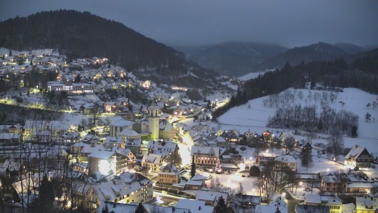 Dieses Bild zeigt eine Webcam-Aufnahme von Ottenhöfen, aufgenommen am Dienstag, den 06.01.2026 um 17:20 Uhr