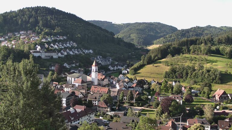 Dieses Bild zeigt eine Webcam-Aufnahme von Ottenhöfen, aufgenommen am Montag, den 15.06.2026 um 07:30 Uhr