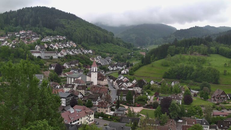 Dieses Bild zeigt eine Webcam-Aufnahme von Ottenhöfen, aufgenommen am Dienstag, den 05.05.2026 um 15:30 Uhr