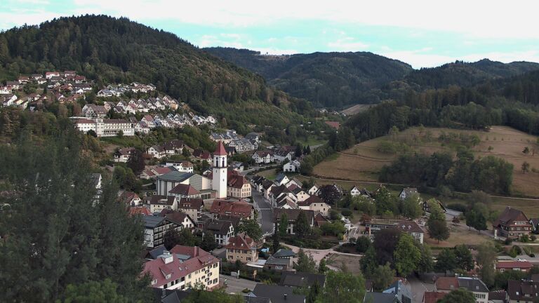 Dieses Bild zeigt eine Webcam-Aufnahme von Ottenhöfen, aufgenommen am Montag, den 24.08.2026 um 20:10 Uhr