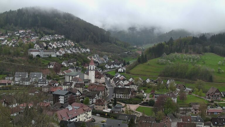 Dieses Bild zeigt eine Webcam-Aufnahme von Ottenhöfen, aufgenommen am Montag, den 13.04.2026 um 12:00 Uhr