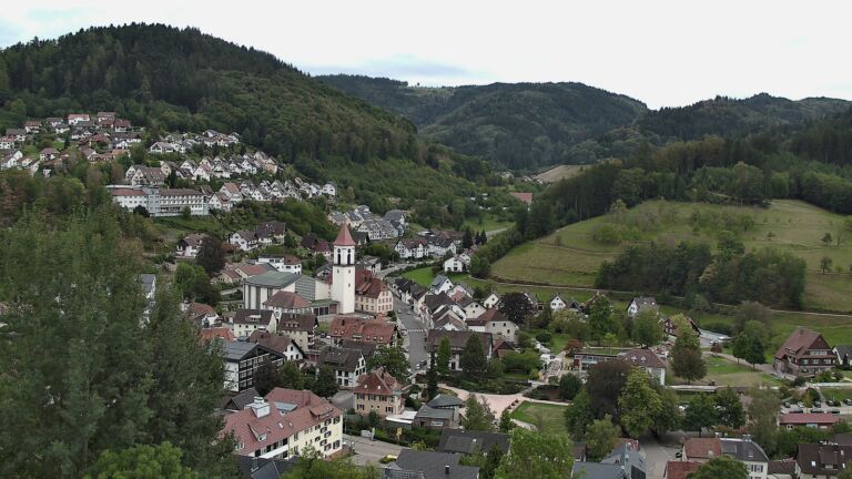 Dieses Bild zeigt eine Webcam-Aufnahme von Ottenhöfen, aufgenommen am Sonntag, den 13.09.2026 um 16:20 Uhr