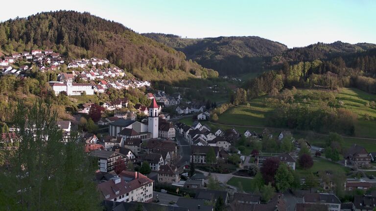 Dieses Bild zeigt eine Webcam-Aufnahme von Ottenhöfen, aufgenommen am Samstag, den 25.04.2026 um 19:40 Uhr