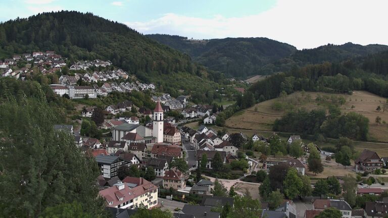 Dieses Bild zeigt eine Webcam-Aufnahme von Ottenhöfen, aufgenommen am Samstag, den 15.08.2026 um 17:10 Uhr