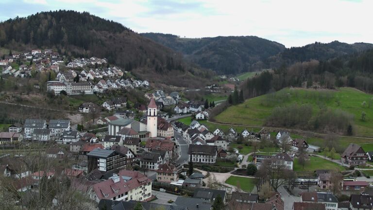 Dieses Bild zeigt eine Webcam-Aufnahme von Ottenhöfen, aufgenommen am Sonntag, den 05.04.2026 um 19:40 Uhr