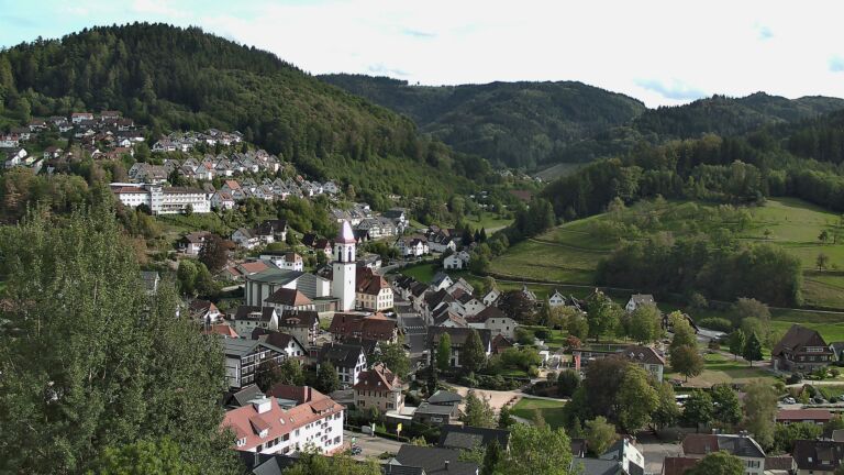Dieses Bild zeigt eine Webcam-Aufnahme von Ottenhöfen, aufgenommen am Donnerstag, den 17.09.2026 um 16:50 Uhr