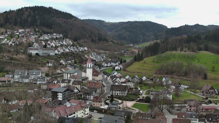 Dieses Bild zeigt eine Webcam-Aufnahme von Ottenhöfen, aufgenommen am Dienstag, den 17.03.2026 um 16:50 Uhr