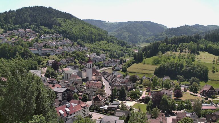 Dieses Bild zeigt eine Webcam-Aufnahme von Ottenhöfen, aufgenommen am Samstag, den 23.05.2026 um 13:20 Uhr