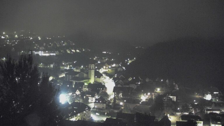 Dieses Bild zeigt eine Webcam-Aufnahme von Ottenhöfen, aufgenommen am Sonntag, den 18.10.2026 um 19:30 Uhr