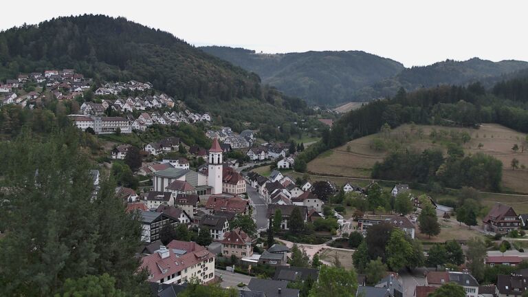 Dieses Bild zeigt eine Webcam-Aufnahme von Ottenhöfen, aufgenommen am Dienstag, den 25.08.2026 um 19:10 Uhr