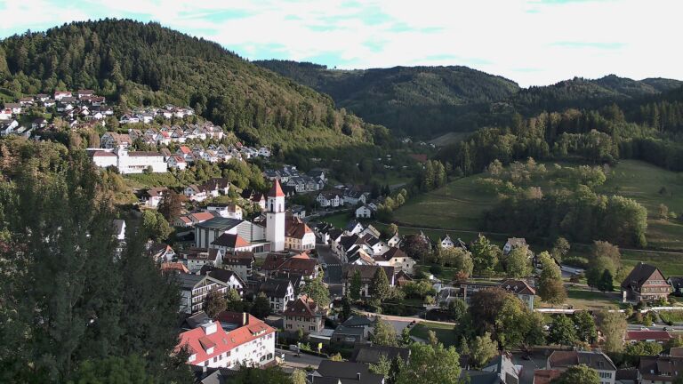 Dieses Bild zeigt eine Webcam-Aufnahme von Ottenhöfen, aufgenommen am Samstag, den 12.09.2026 um 18:50 Uhr