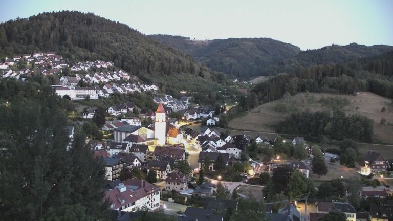 Dieses Bild zeigt eine Webcam-Aufnahme von Ottenhöfen, aufgenommen am Freitag, den 07.08.2026 um 21:30 Uhr